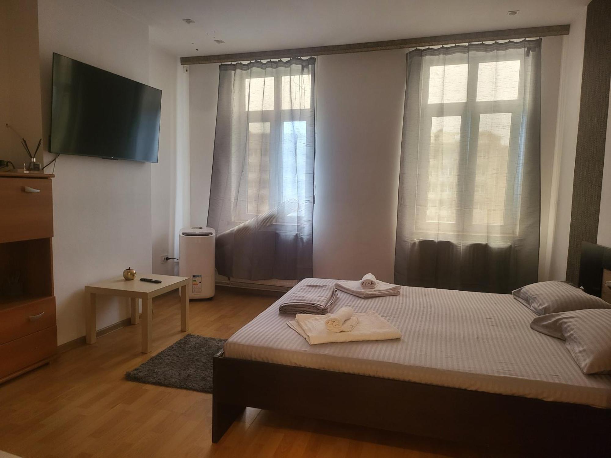 Aparthotel Yanis Bucharest Exterior photo